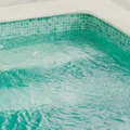 Mulher é encontrada morta em piscina de motel imagem