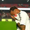 Neymar deixa campo chorando após sofrer maior goleada da carreira imagem