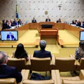 No retorno do Supremo, Barroso sai em defesa de Moraes e do STF imagem