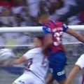 Pênalti? Árbitro não marca toque de mão em ataque do Bahia; assista imagem