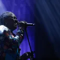 Segunda atração da noite, Sandra Sá enaltece nova Arena A TARDE imagem