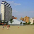 Sem água no mar? Praia brasileira amanhece diferente e preocupa imagem