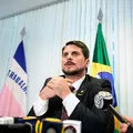Senador é alvo da PF e terá que usar tornozeleira eletrônica imagem