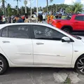 Tentativa de execução: carro é metralhado na orla de Piatã imagem