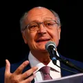 Alckmin condiciona fim da escala 6x1 a debate sobre setores específicos imagem