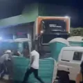Vídeo: Caminhão de dupla sertaneja invade festa e fere 14 pessoas imagem