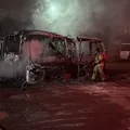 Vídeo: incêndio destrói dois ônibus em garagem na Av. Gal Costa imagem