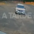 Vídeo flagra execução brutal de homem com mãos amarradas em Salvador imagem