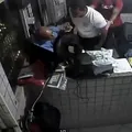 Vídeo: porteiro é agredido e enforcado por ex-policial militar imagem