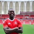 Vitória encaminha contratação de lateral-esquerdo do Inter; saiba quem imagem