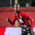 Zagueiro da base volta a treinar dois meses após cirurgia no tornozelo imagem