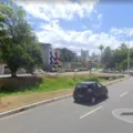 Homem troca tiros com a PM e se rende após horas escondido em esgoto imagem