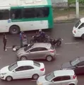 Trânsito trava na Paralela após colisão entre moto e carro na LIP imagem