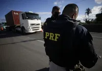 Acidentes deixam mortos e fecha trechos de rodovias na Bahia