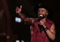 Alexandre Pires traz mistura de pagode e sertanejo para Bahia e mira feat com Ivete