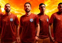 Bahia lança camisa vermelha em homenagem a Glauber Rocha; veja
