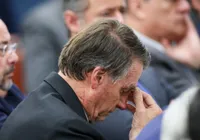 Bolsonaro expõe tornozeleira eletrônica em foto e gera repercussão