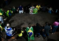 Bolsonaro no STF: bolsonaristas fazem vigília antes de julgamento imagem