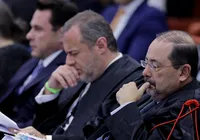 Defesa de Bolsonaro nega atentado contra democracia imagem