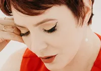 Cantora baiana celebra força feminina em novo lançamento