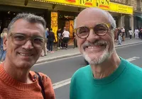 Casado com um homem, Marcos Caruso nega ser gay: "Diferença" imagem