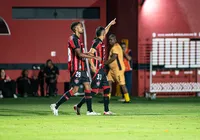 Com Barradão cheio, Vitória vence o Atlético-MG e encerra jejum imagem