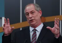 Com um pé no PSDB, Ciro Gomes indica candidatura contra grupo do irmão
