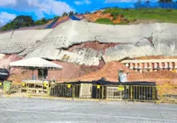 Contenção de terreno do Mercado Livre desaba em Simões Filho