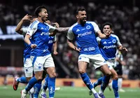 Convocados marcam e Cruzeiro vence o Atlético-MG na Copa do Brasil
