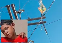 Criança morre eletrocutada ao tentar resgatar pipa em poste