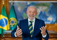 Em pronunciamento, Lula manda recado para Trump e clã Bolsonaro: "Traidores" imagem