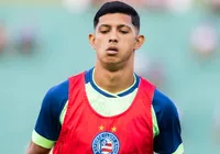 Erick Pulga recebe terceiro amarelo e desfalca o Bahia contra o Santos imagem