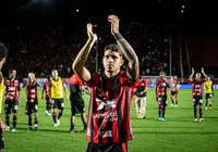 Esquecido por Carpini, Felipe Cardoso ganha espaço no Vitória e desabafa