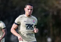 Expulso, zagueiro desfalca o Vitória para encarar o Flamengo imagem