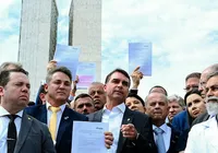Flávio Bolsonaro apresenta "pacote da paz" com anistia e impeachment de Moraes imagem