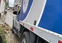 Homem é morto a tiros dentro de carro em frente a posto de saúde em Salvador