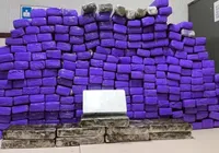 Homem é preso com quase 300 tabletes de drogas em van de turismo