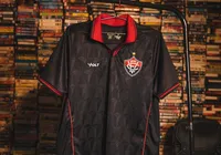 Inspirado nos anos 90, Vitória lança novo terceiro uniforme