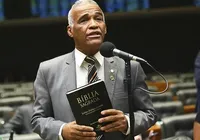 Isidório compara Trump a 'dono de boca de fumo' em meio à crise Brasil-EUA imagem