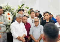 Jerônimo suspende agenda para acompanhar velório de ex-prefeita imagem