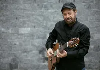 João Bosco faz show com homenagens a Vinicius e Aldir Blanc imagem