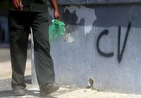 Polícia fecha baile do CV e apreende fuzil, granada e até macaco no Rio