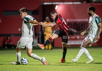 Kayzer diz que faltou "malandragem" para o Vitória contra o Palmeiras