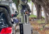 Mala misteriosa em rua de Salvador mobiliza esquadrão antibomba imagem