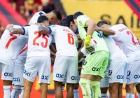 Bahia: meio-campista treina normalmente e volta a ser opção para Ceni imagem