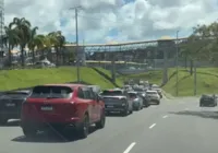 Movimento em torno de shopping trava importante região de Salvador