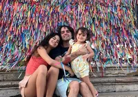 Pai solo cria duas filhas após perder as mães: “O pai também pode fazer" imagem