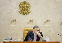 Presidente do STF ignora crise dos vistos e é flagrado no forró