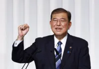 Primeiro-ministro japonês renuncia há menos de um ano no cargo imagem