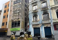 Quatro prédios são atingidos por incêndio de grandes proporções no Comércio imagem